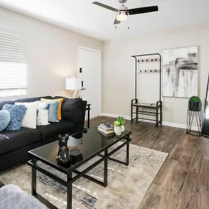 Desert Skyline Apt W/pool & Apartment